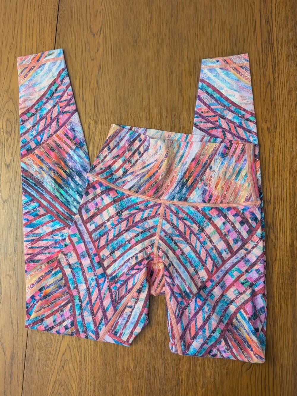 Lululemon Central St Martins Nulux Yoga Tights Sz 4 - Picture 3 of 4